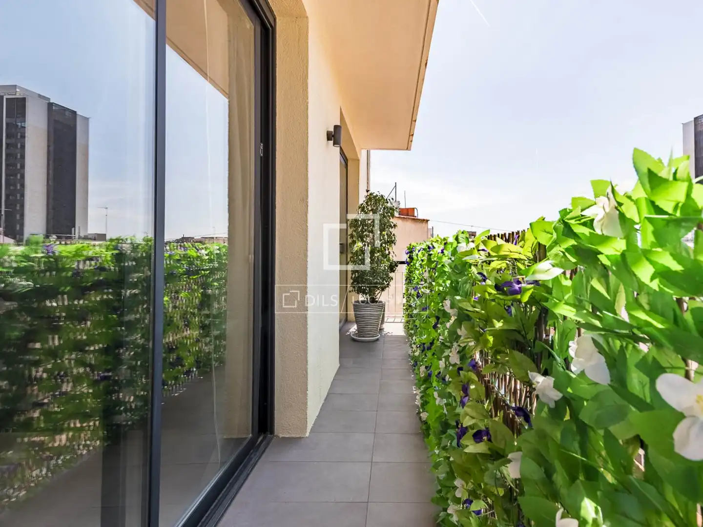 Terrasse von Dachboden zum Verkauf in Martorell mit Klimaanlage, Terrasse und Schwimmbad