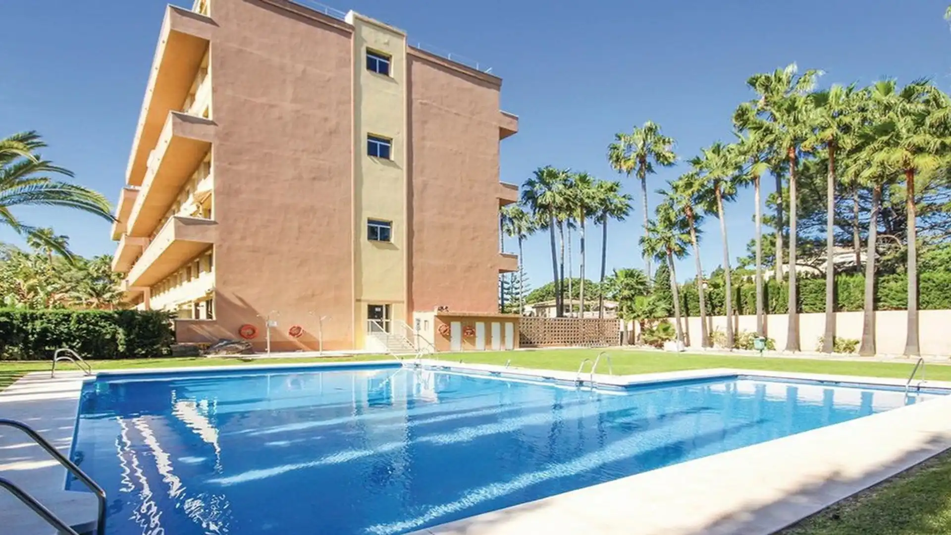Piscina de Dúplex en venda en Marbella amb Terrassa, Piscina i Moblat