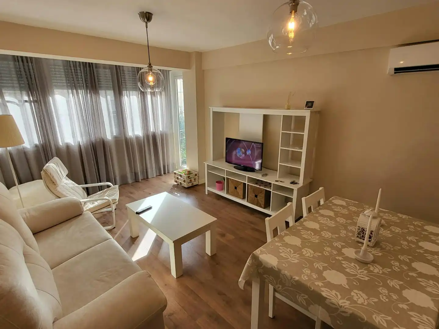 Sala de estar de Piso para compartir en Sevilla con Aire acondicionado, Amueblado y Lavadora