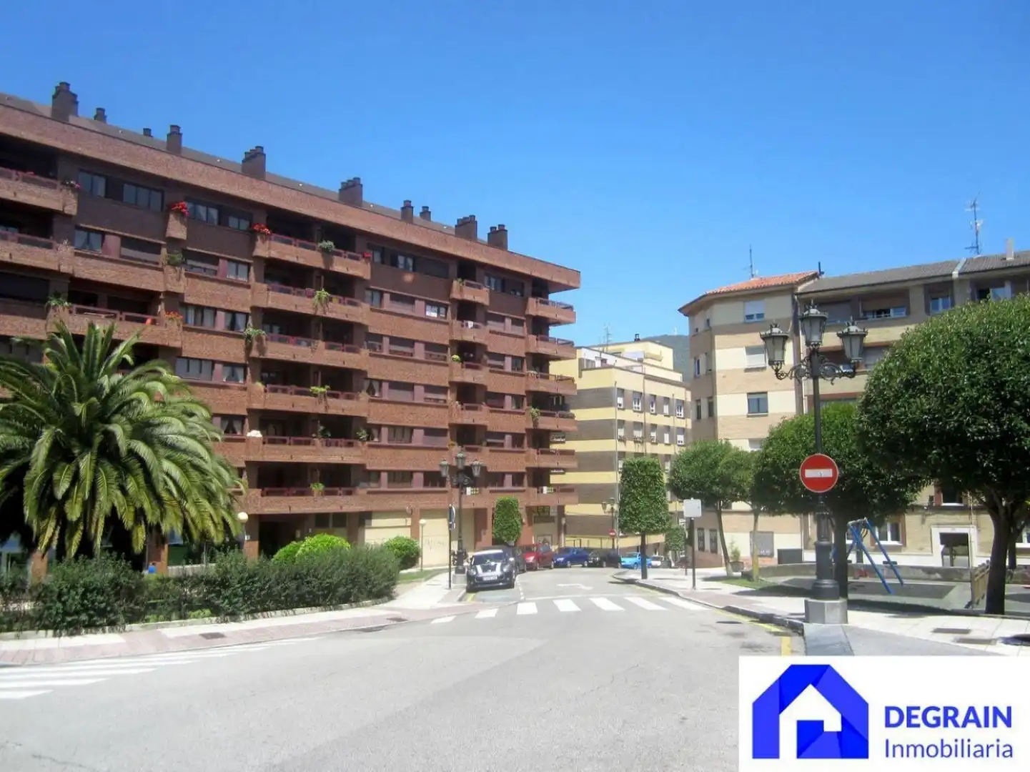 Vista exterior de Local de lloguer en Oviedo 