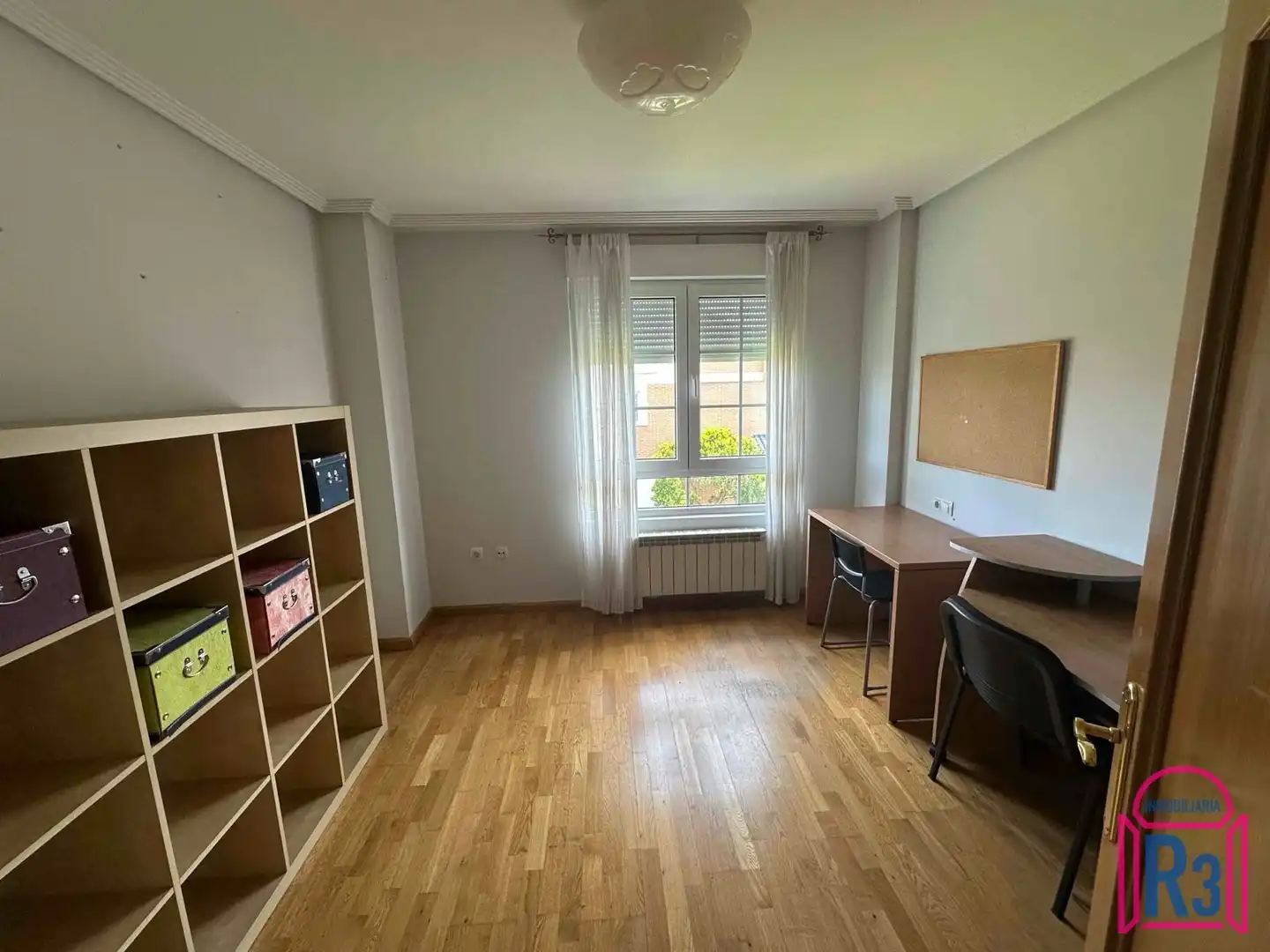 Habitación de Casa adosada en venta en Villaquilambre con Calefacción, Piscina y Amueblado