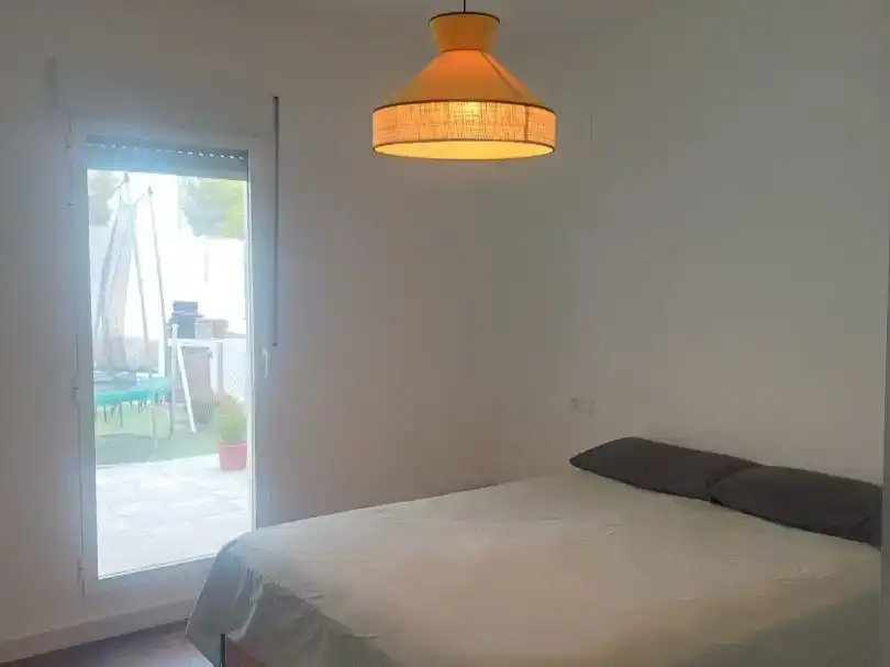 Schlafzimmer von Einfamilien-Reihenhaus zum Verkauf in Polop mit Klimaanlage