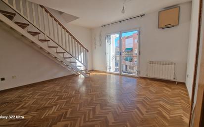 Living room of Flat for sale in Aranjuez  with Air Conditioner, Heating and Parquet flooring