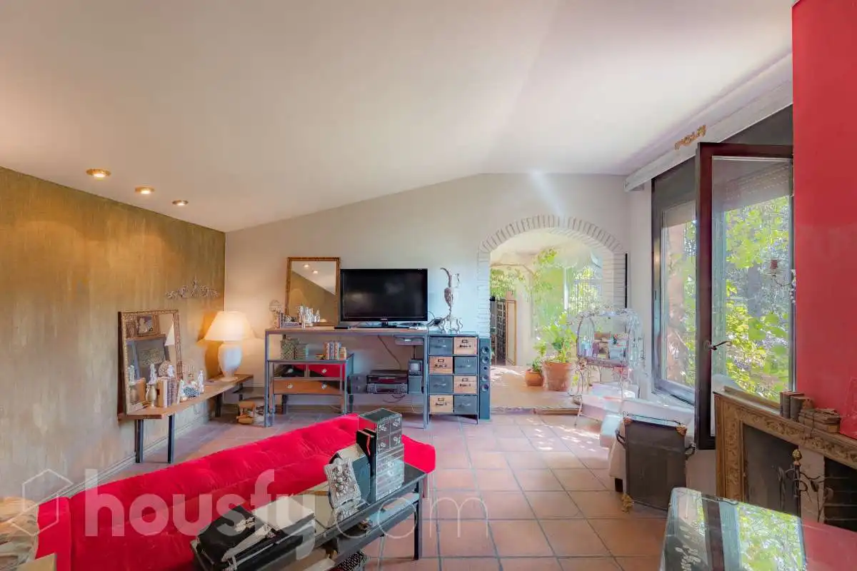 Sala d'estar de Casa o xalet en venda en Vallirana, Barcelona
