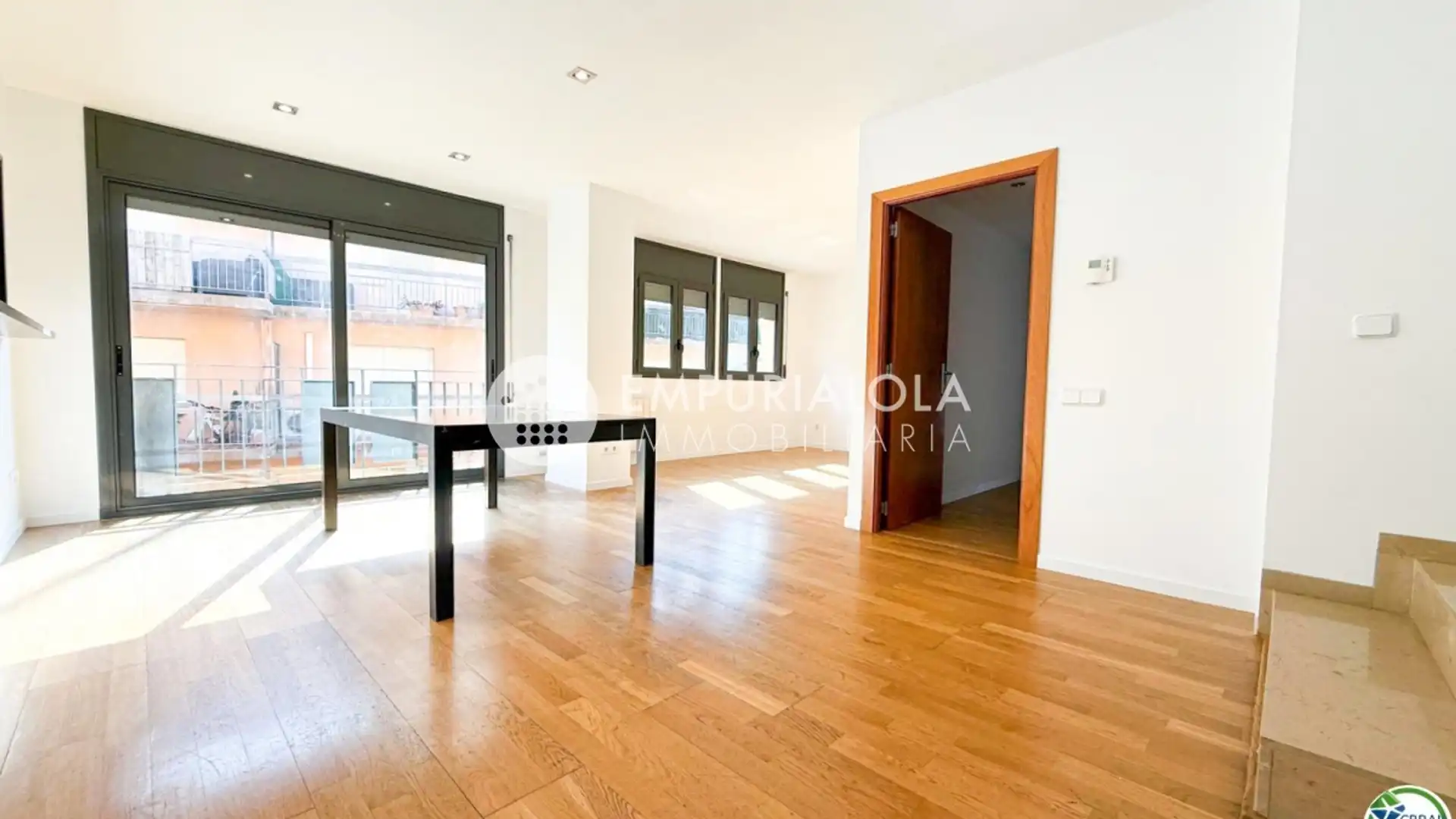 Vista exterior de Apartamento en venta en Figueres con Aire acondicionado