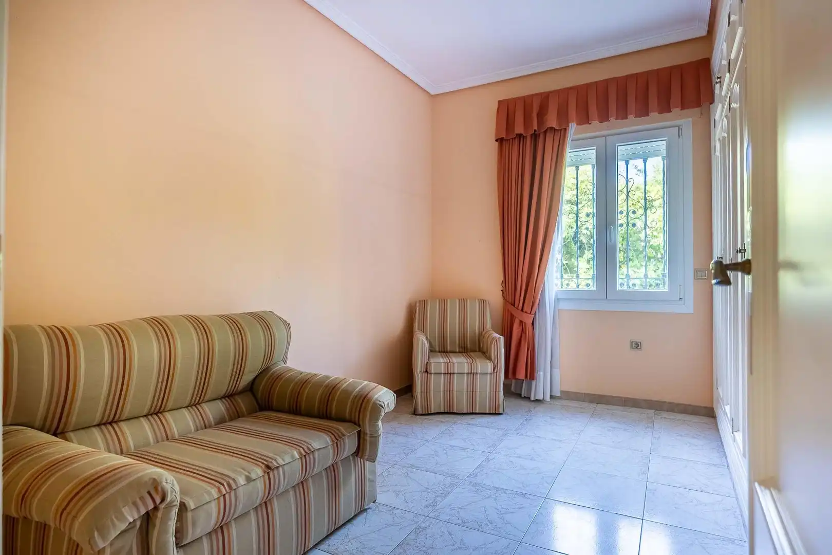 Sala de estar de Casa o chalet en venta en Gelves con Jardín privado y Piscina comunitaria