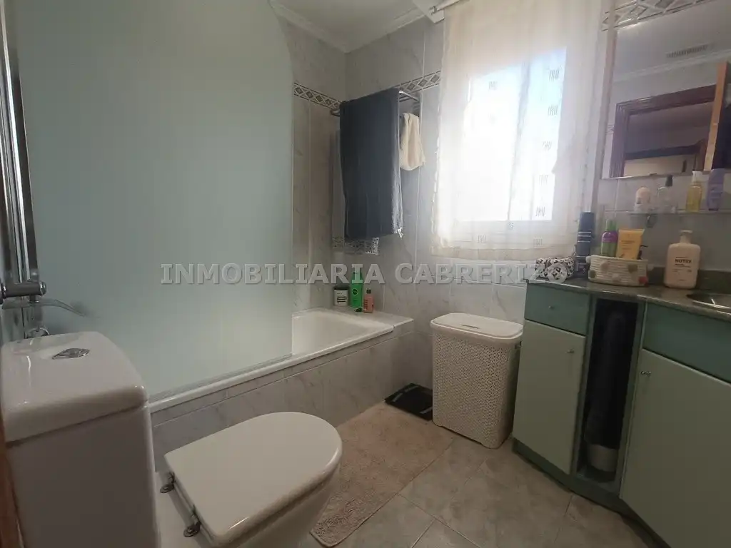 Habitación de Piso en venta en  Logroño con Calefacción, Parquet y Terraza
