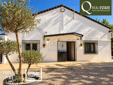 Casa amb piscina en venda a Calle Calle Virtudes