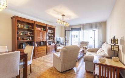 Sala d'estar de Apartament en venda en Pozuelo de Alarcón amb Aire condicionat, Terrassa i Piscina