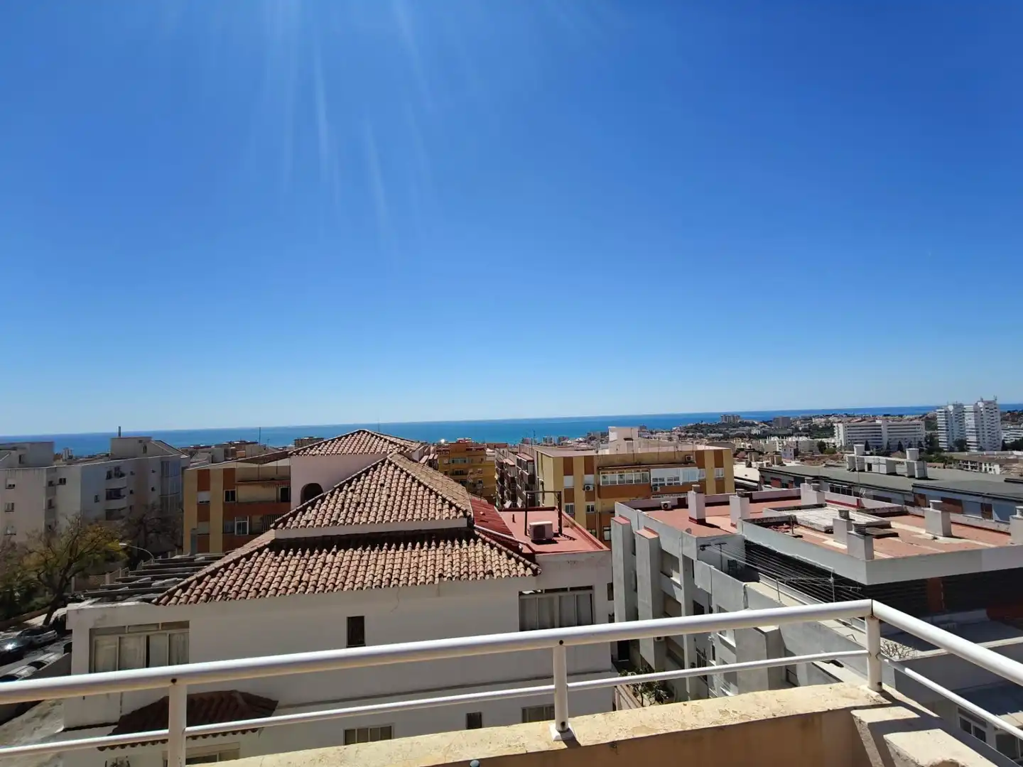 Vista exterior de Ático de alquiler en Benalmádena con Aire acondicionado, Jardín privado y Amueblado