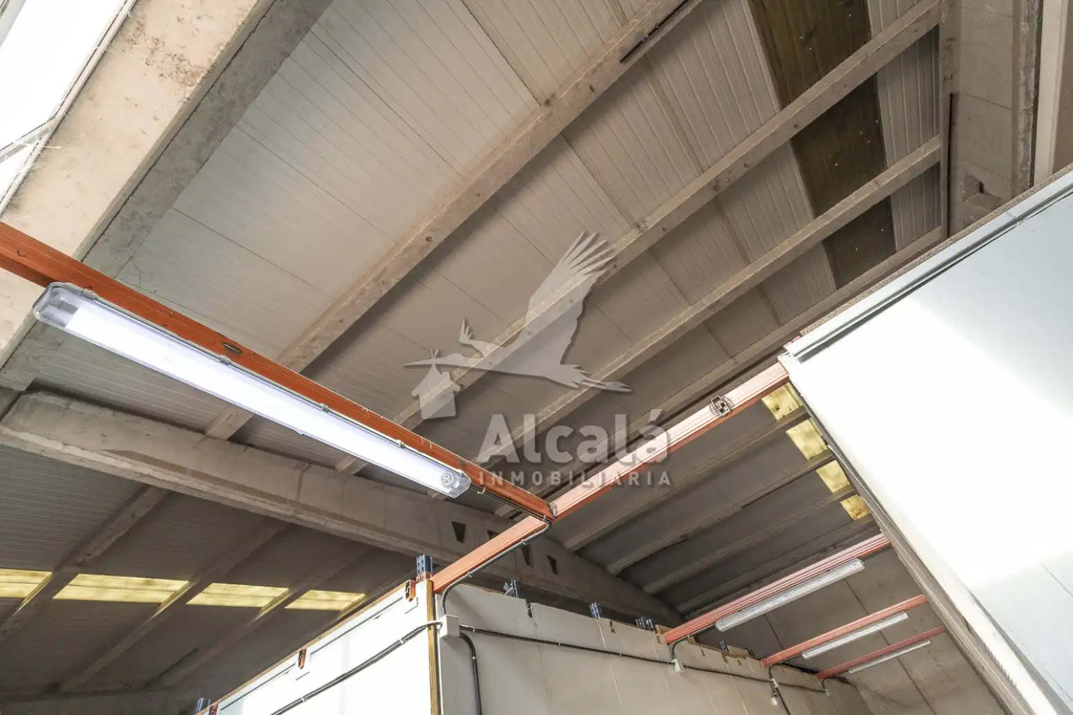 Vista exterior de Nave industrial en venta en Alcalá de Henares