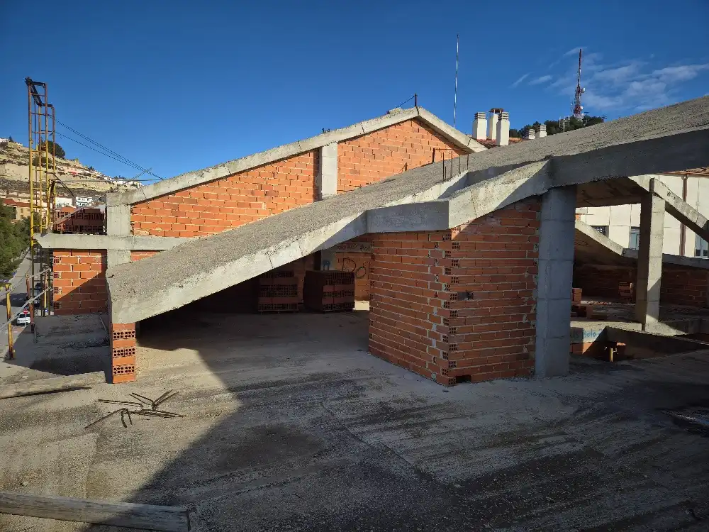 Vista exterior de Edificio en venta en Chinchilla de Monte-Aragón