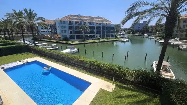 Apartament amb piscina de lloguer a Puerto de Sotogrande - La Marina