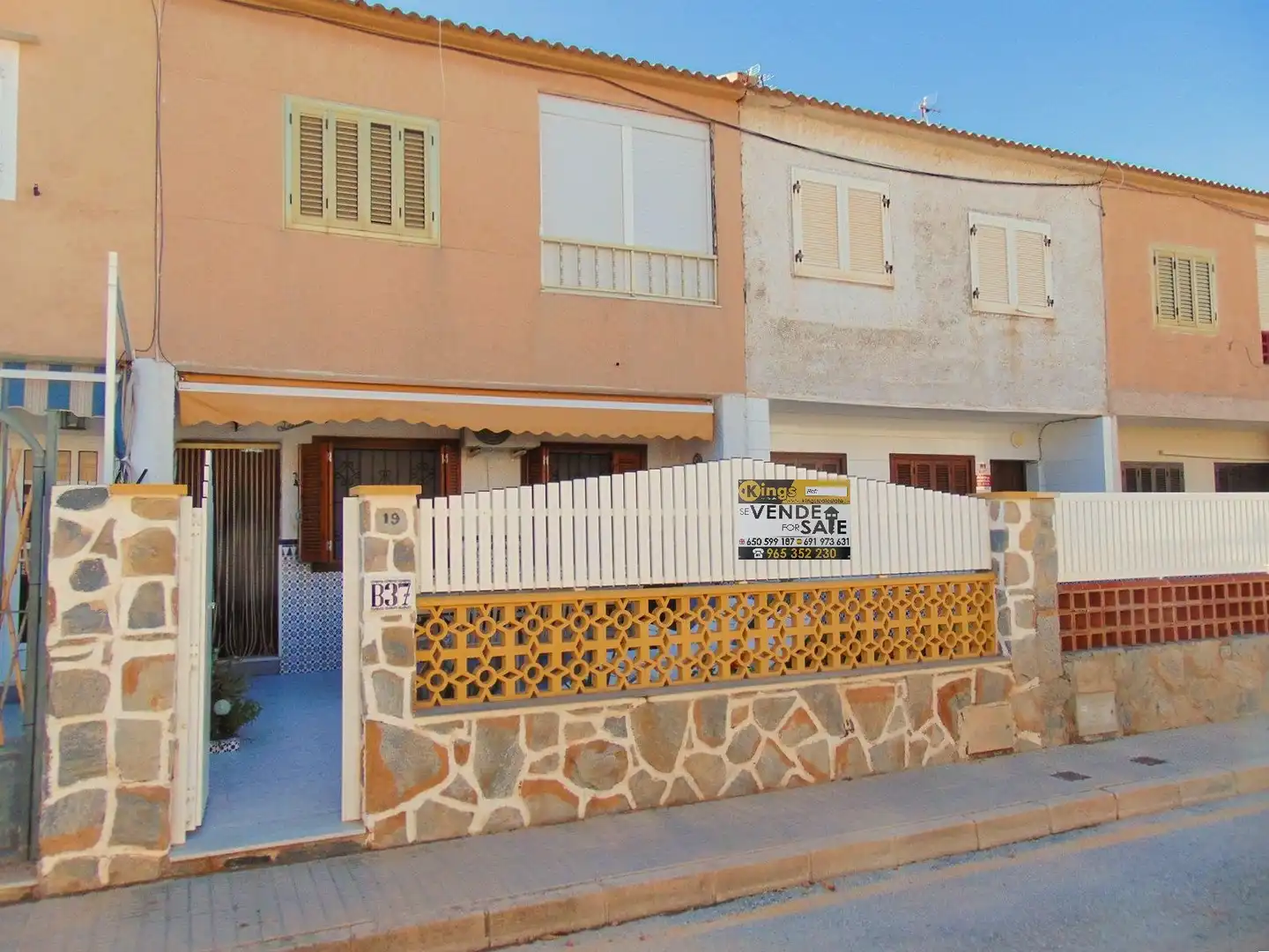 Vista exterior de Planta baixa en venda en San Pedro del Pinatar amb Aire condicionat, Calefacció i Jardí privat