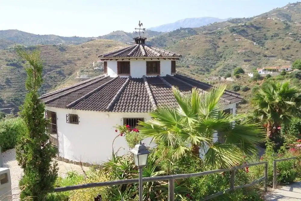 Casa con piscina en venta en Torrox Pueblo