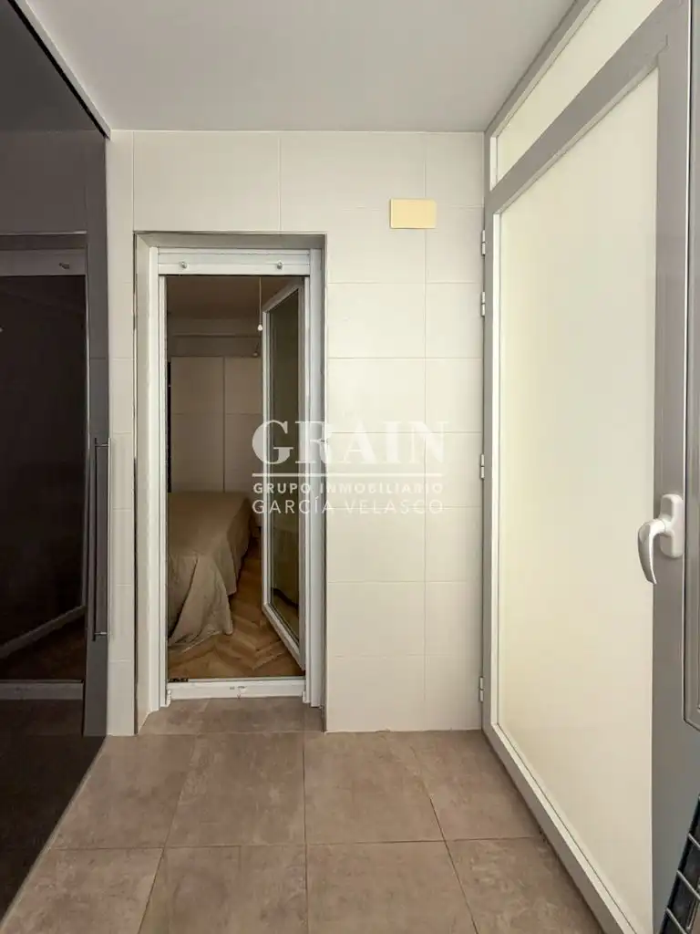 Schlafzimmer von Dachboden zur Miete in Albacete mit Heizung, Terrasse und Balkon