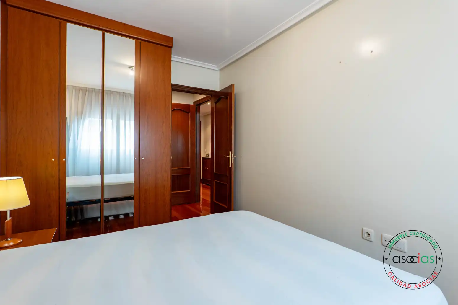 Dormitori de Pis en venda en Gijón  amb Calefacció, Parquet i Traster