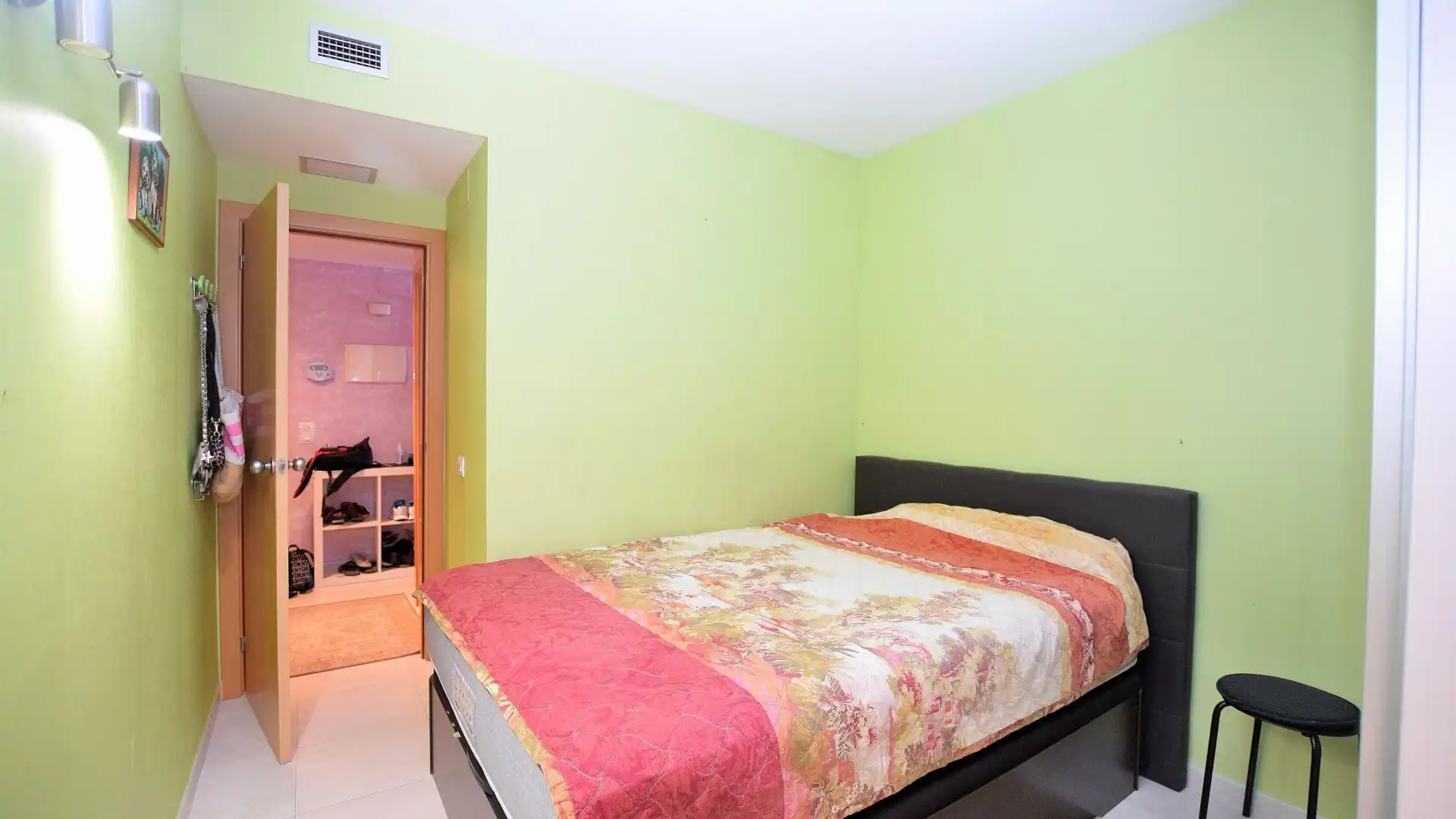 Schlafzimmer von Wohnung zum Verkauf in Salou mit Klimaanlage, Heizung und Privatgarten