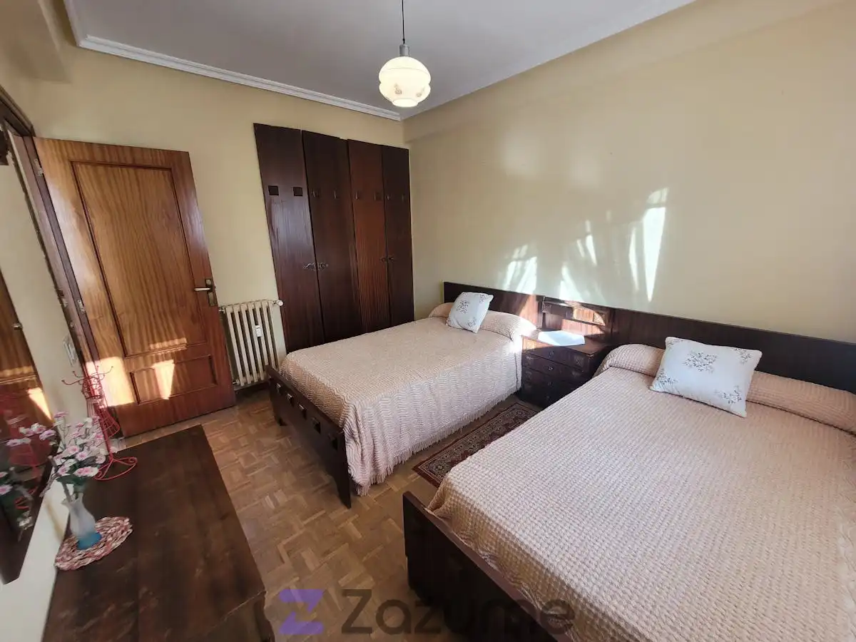 Habitación de Piso de alquiler en Cuéllar con Calefacción, Parquet y Terraza