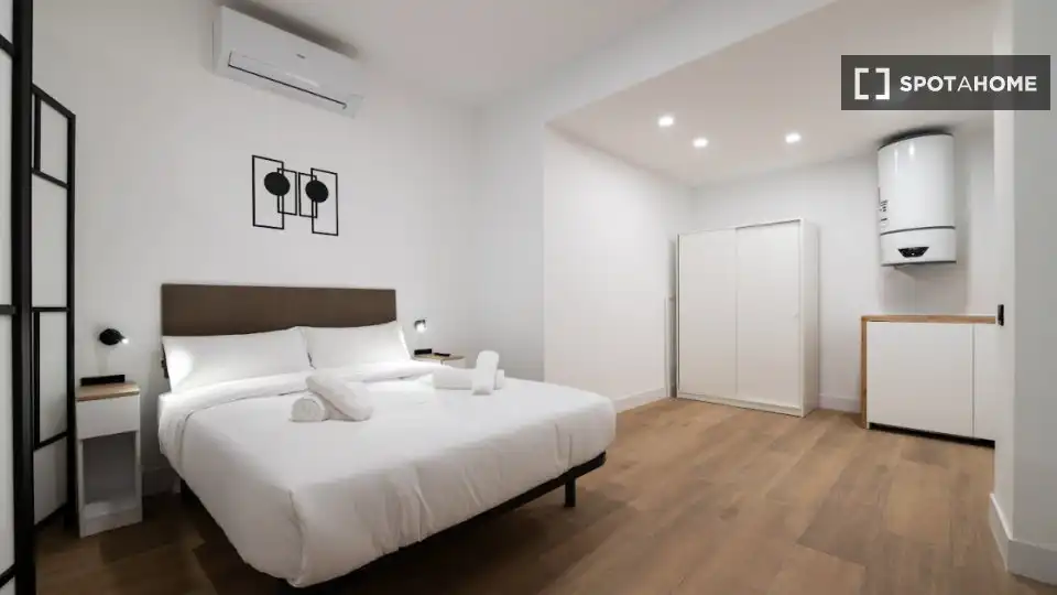Habitación de Piso de alquiler en Madrid con Aire acondicionado, Calefacción y Amueblado