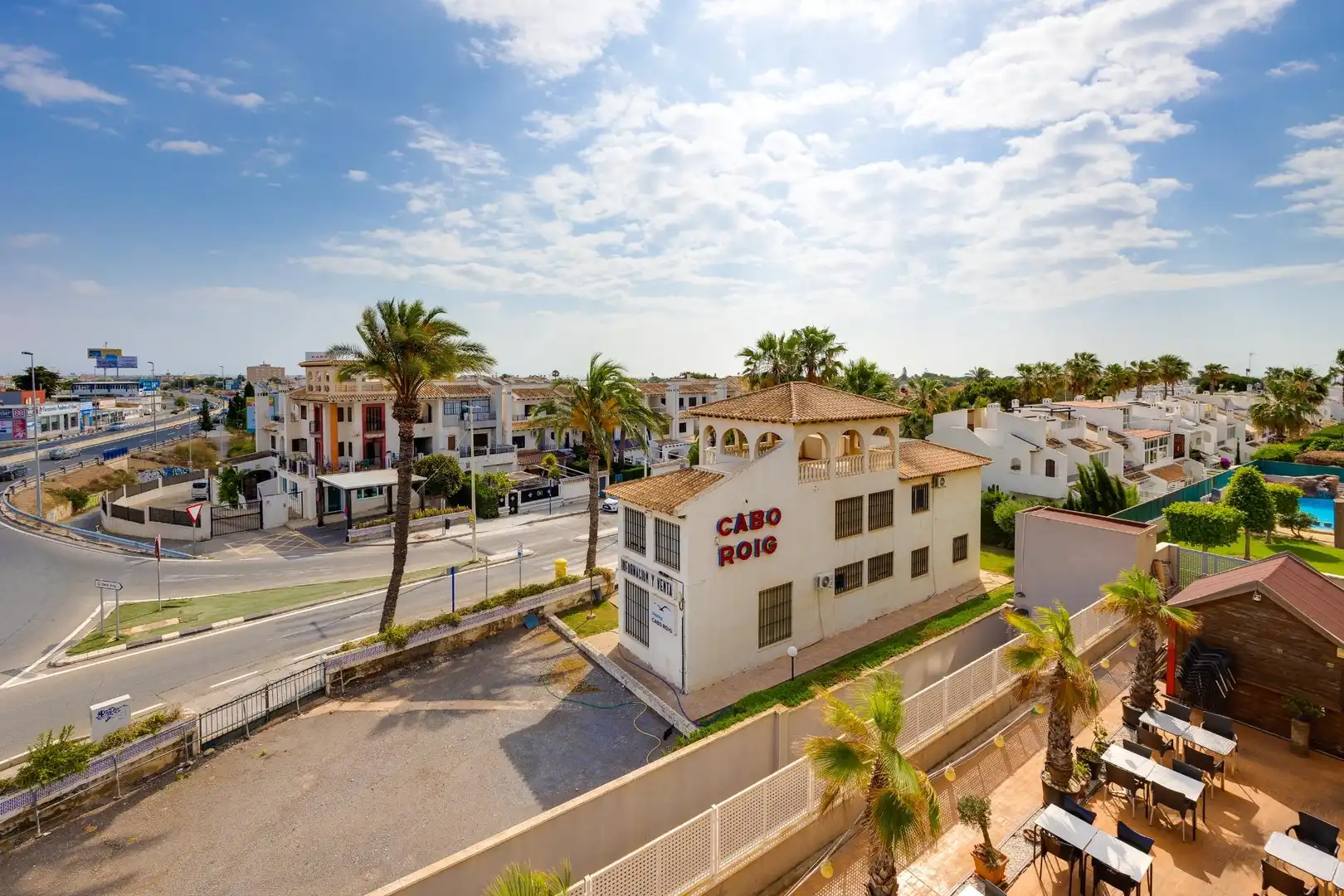 Vista exterior de Piso en venta en Orihuela con Aire acondicionado, Amueblado y Piscina comunitaria