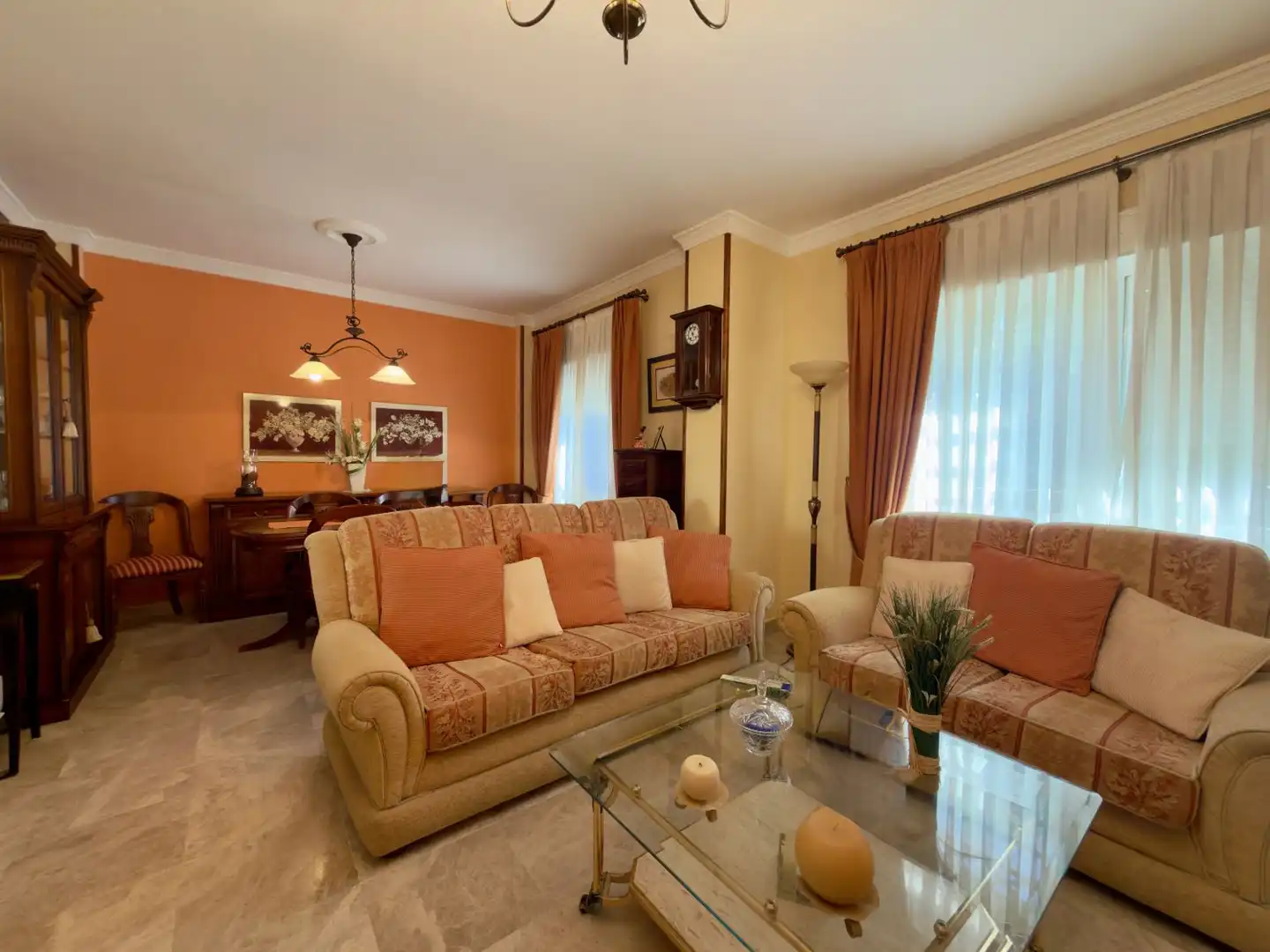 Sala d'estar de Casa o xalet en venda en Tomares amb Aire condicionat, Calefacció i Terrassa
