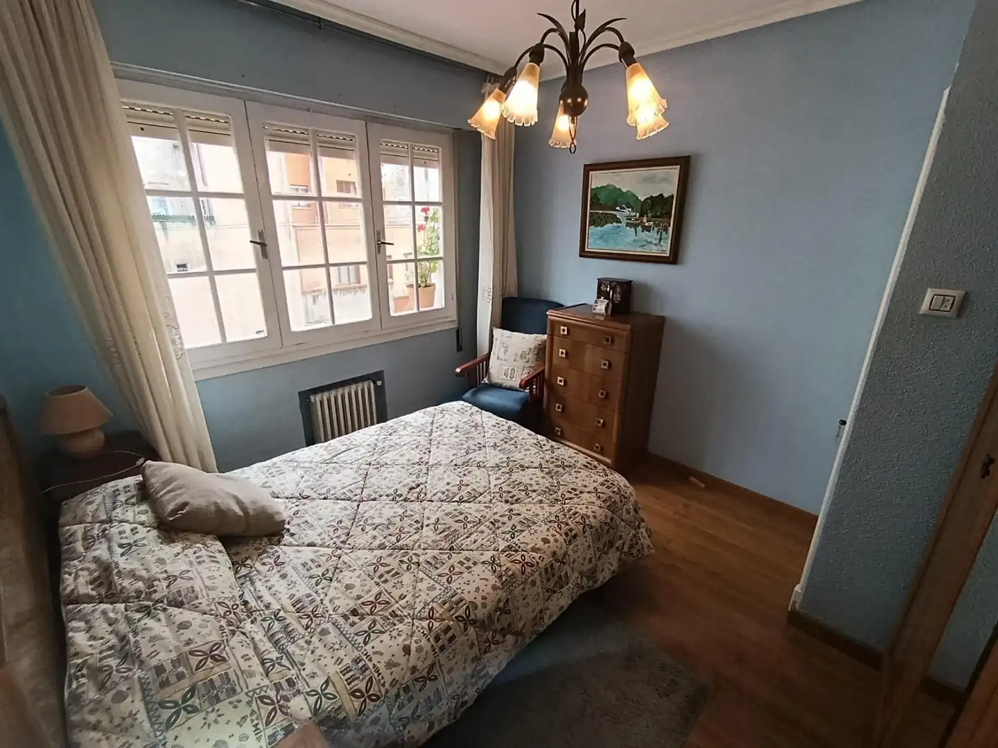 Dormitori de Apartament de lloguer en Avilés amb Calefacció i Moblat