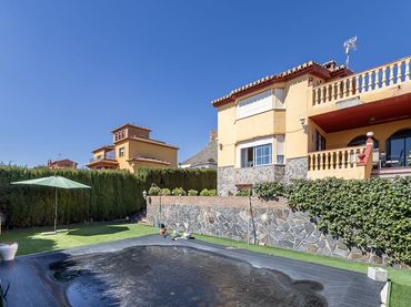 Casa amb piscina en venda a Castaño