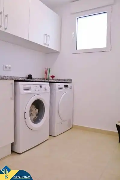 Dormitori de Casa o xalet en venda en Alicante / Alacant amb Terrassa, Moblat i Piscina comunitària