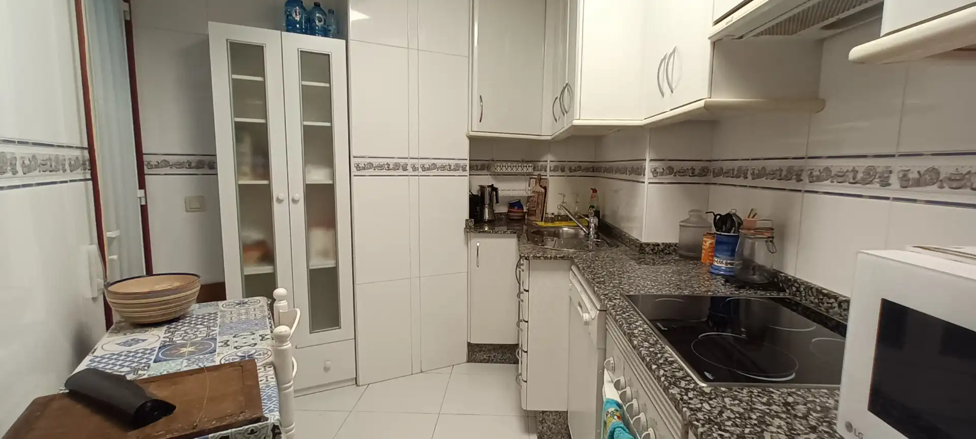 Cocina de Piso de alquiler en Vigo  con Calefacción, Amueblado y Internet