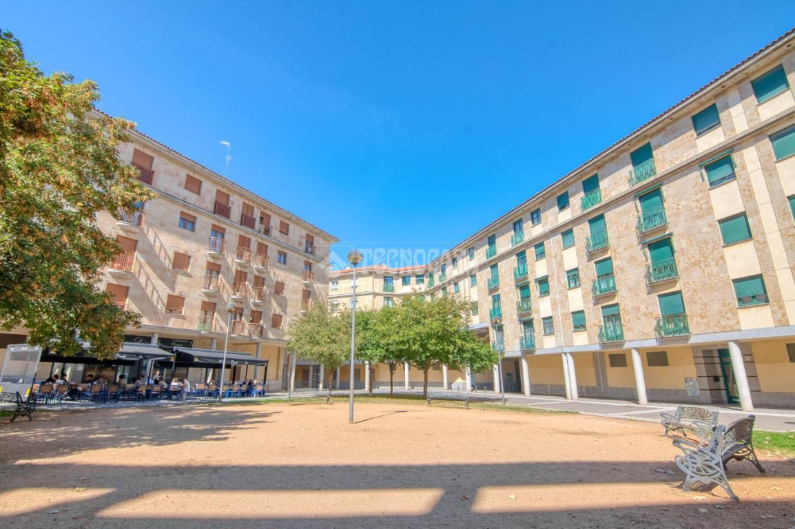 Vista exterior de Pis en venda en Salamanca Capital amb Calefacció, Parquet i Balcó