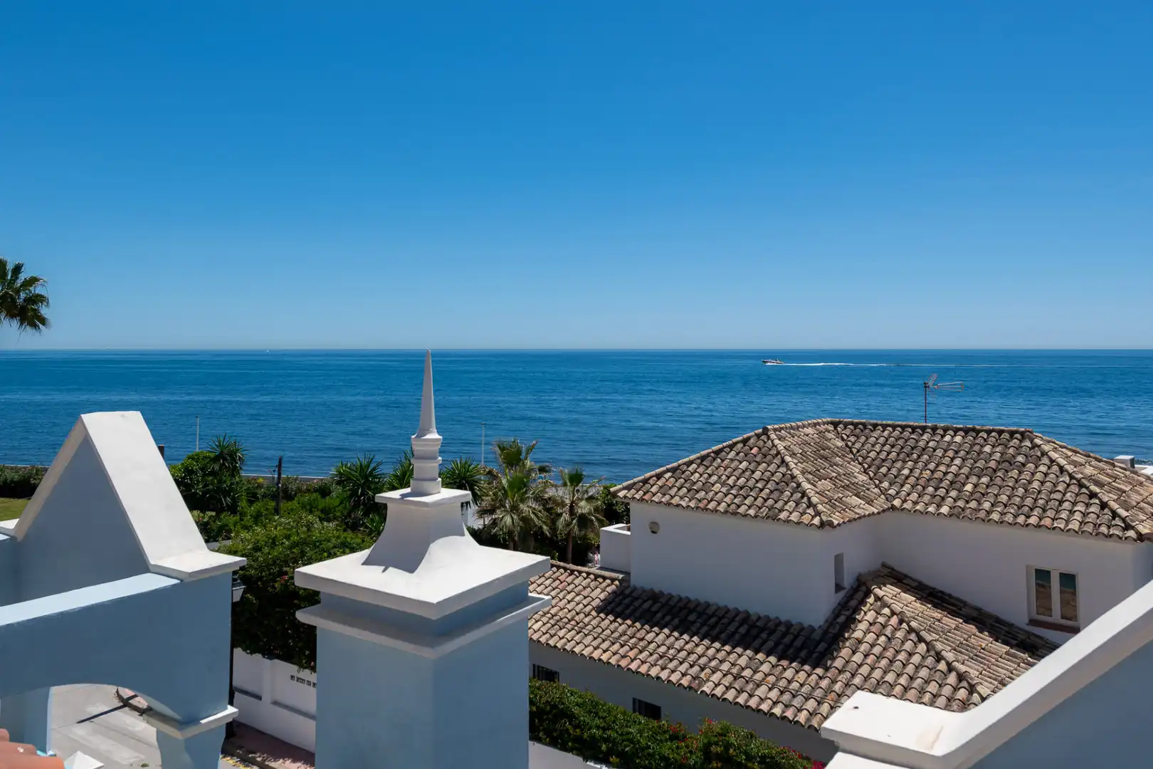 Vista exterior de Casa o chalet en venta en Marbella con Aire acondicionado, Calefacción y Jardín privado