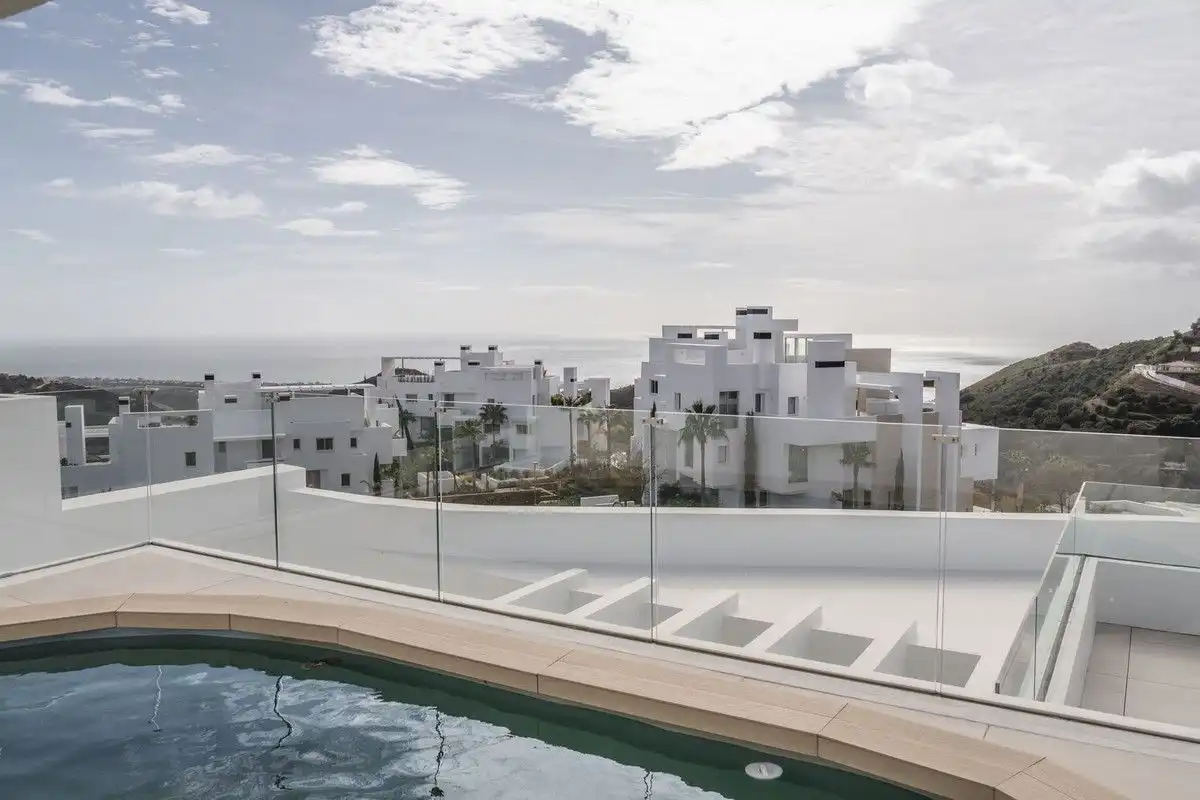 Piscina de Dúplex en venta en Marbella con Terraza y Piscina comunitaria