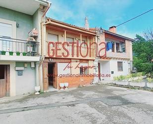 Vista exterior de Casa o xalet en venda en Marina de Cudeyo amb Terrassa i Balcó