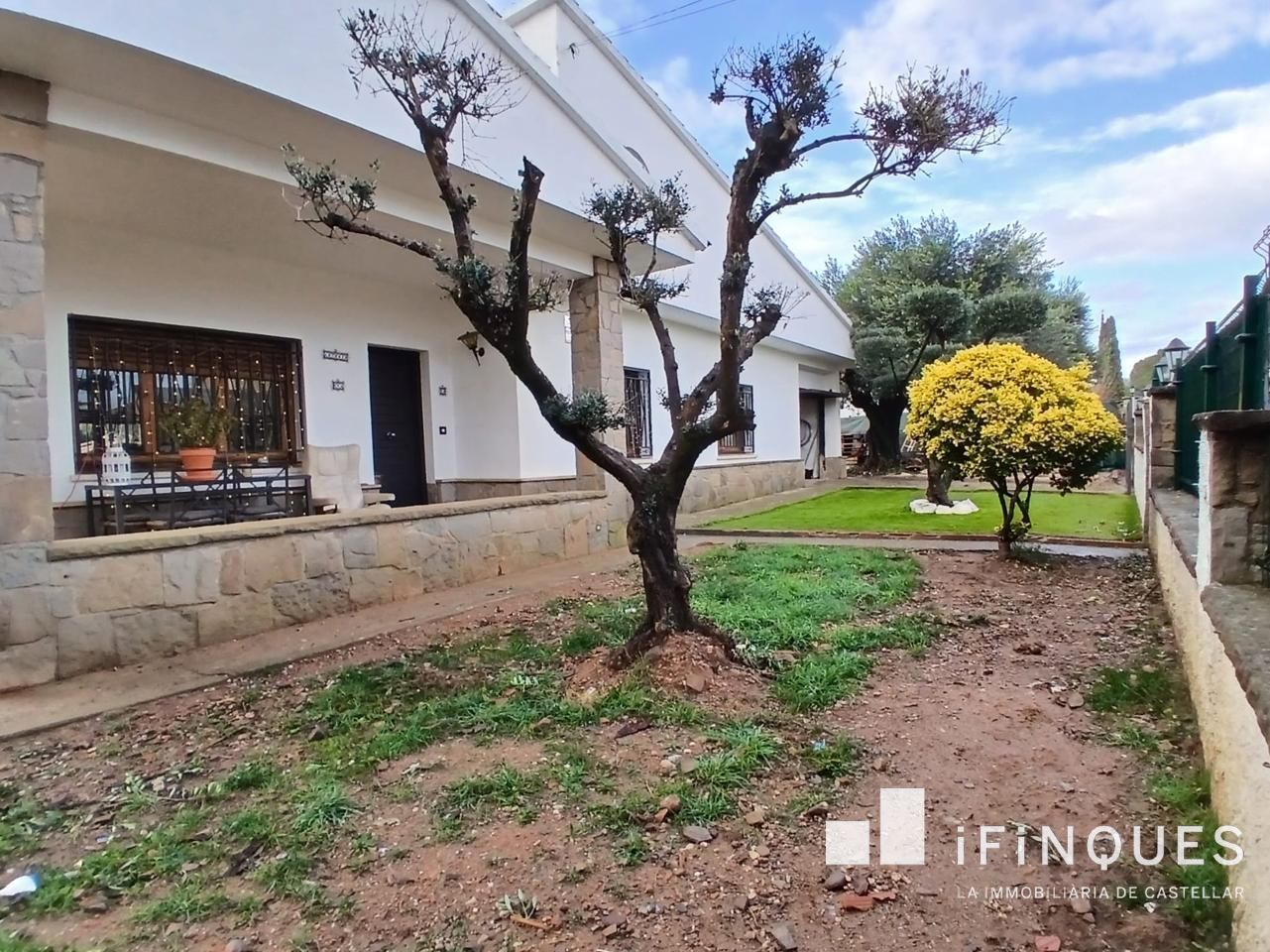 Exterior view of House or chalet for sale in Castellar del Vallès  with Air Conditioner, Heating and Private garden