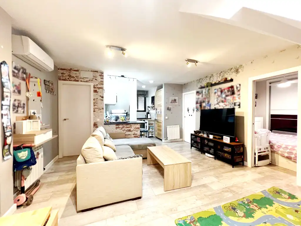 Sala d'estar de Àtic en venda en Alcalá de Henares amb Aire condicionat, Calefacció i Terrassa