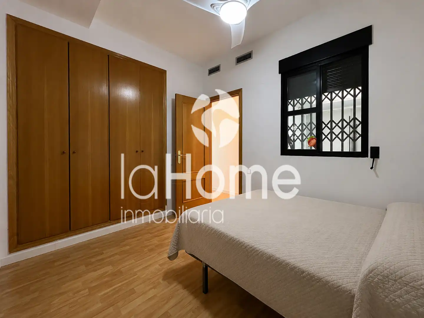 Habitación de Piso de alquiler en Paterna con Aire acondicionado, Parquet y Terraza