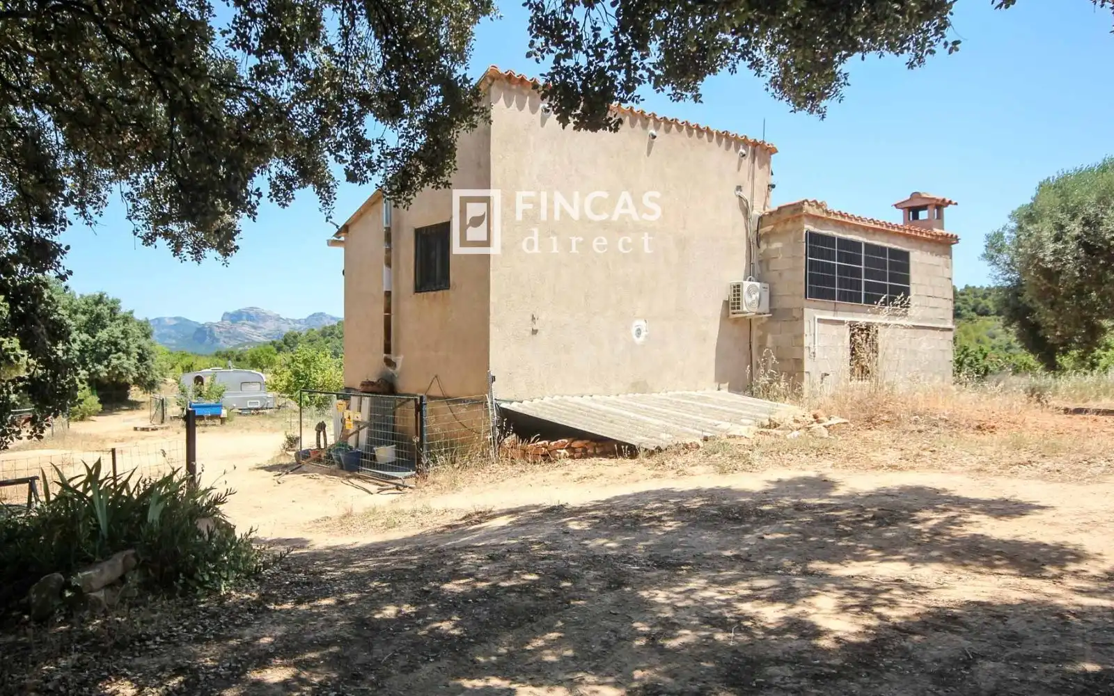 Country homes for sale in Cretas  with Air Conditioner