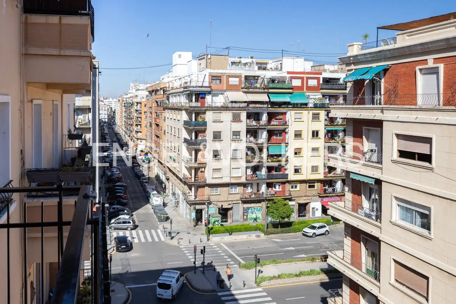 Vista exterior de Pis en venda en Valencia amb Calefacció, Terrassa i Balcó