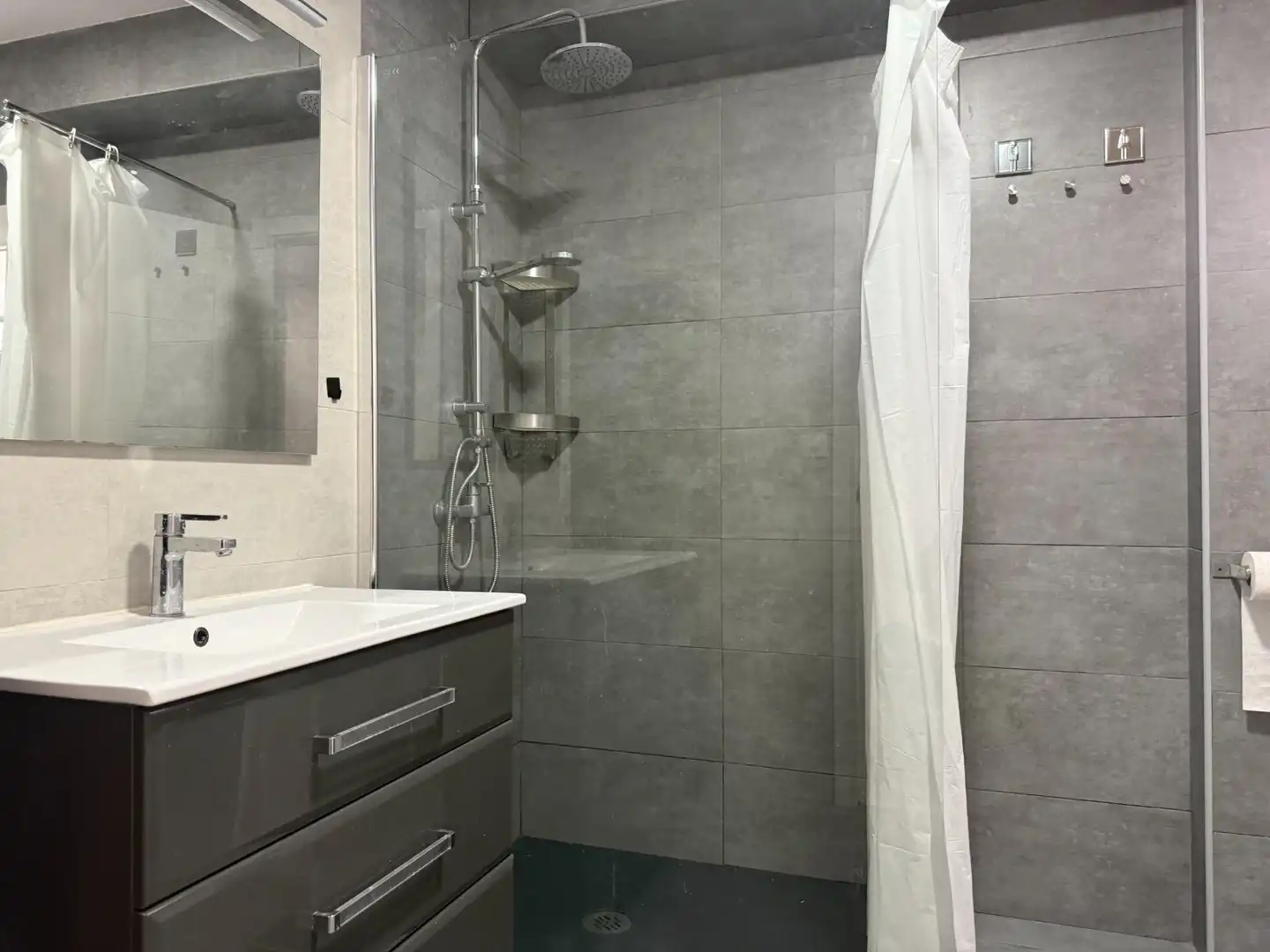 Bathroom of Apartments for rent in Sevilla  with Furnished