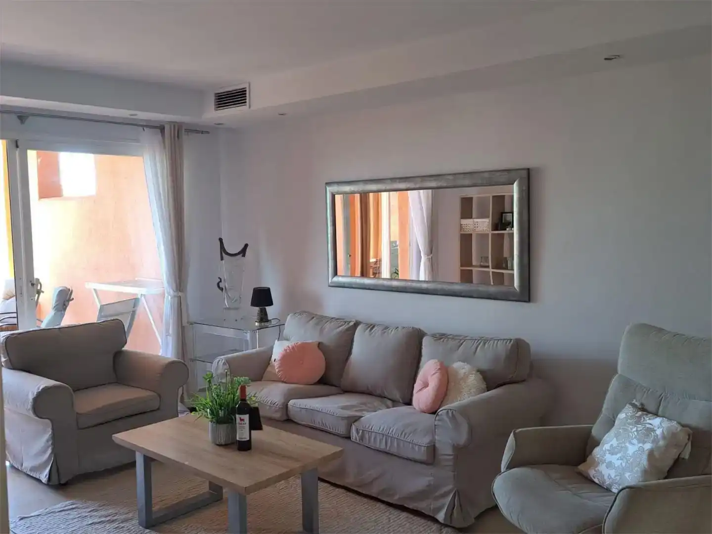 Sala de estar de Piso de alquiler en Marbella con Aire acondicionado, Piscina y Amueblado