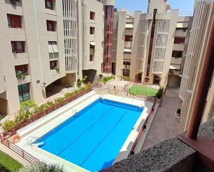Swimming pool of Flat to rent in  Madrid Capital  with Air Conditioner, Heating and Private garden