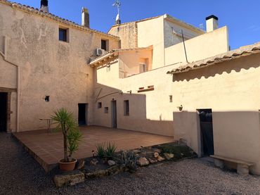 Casa rústica con jardín en venta en Carrer Bisbe Sanahuja