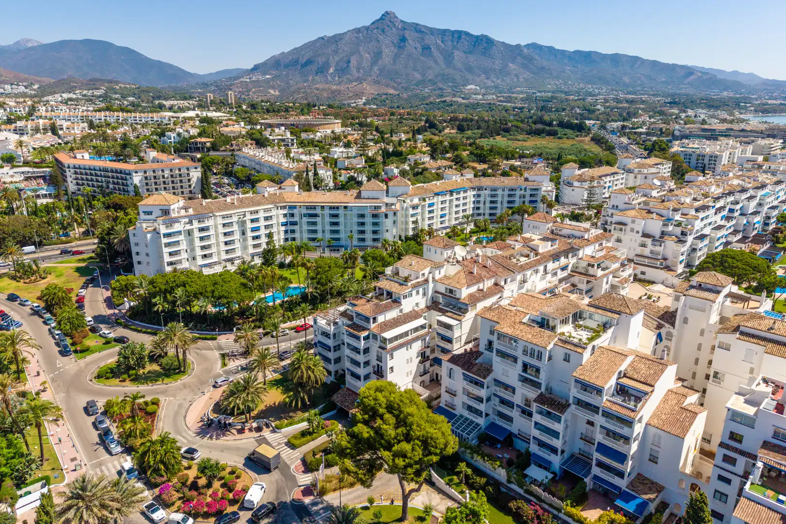 Vista exterior de Local en venta en Nueva Andalucía