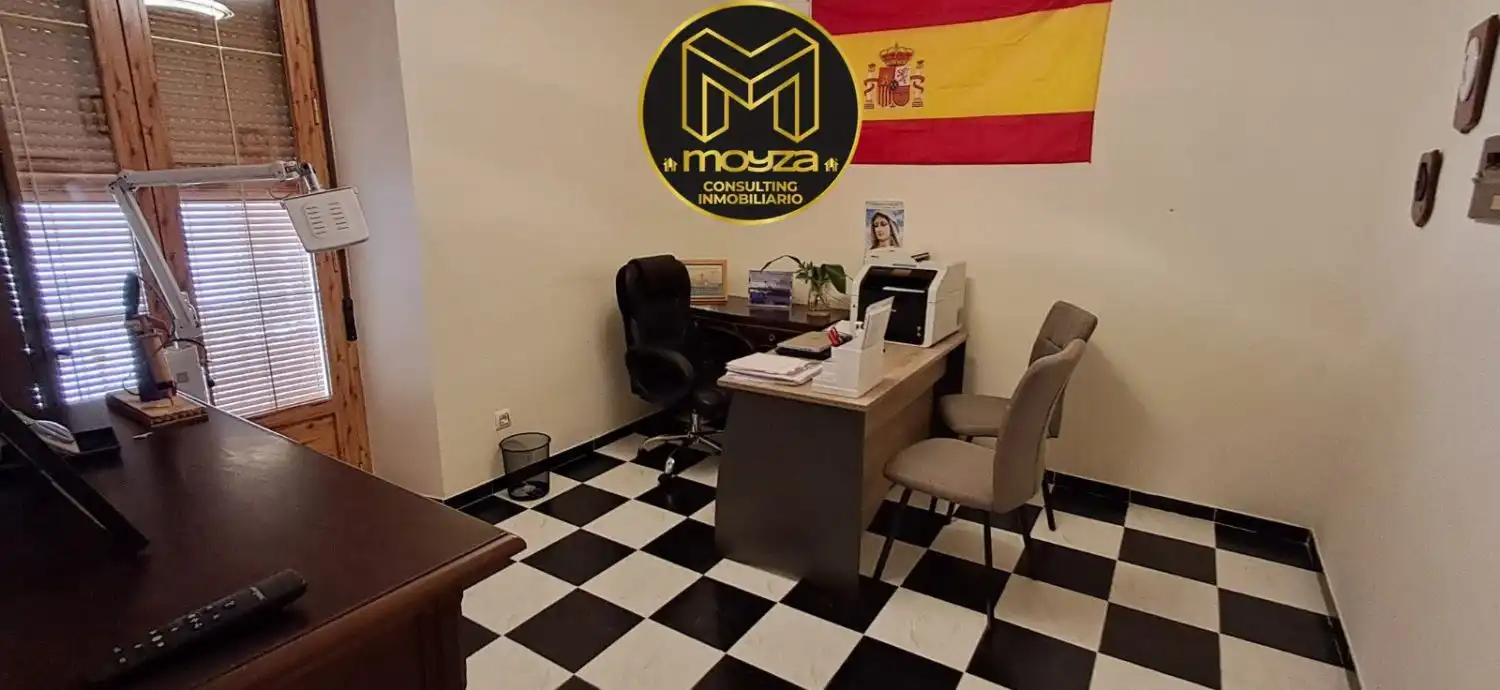 Haus oder Chalet zur Miete in Jaén mit Klimaanlage, Heizung und Terrasse