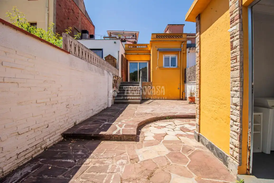 Vista exterior de Casa adosada en venta en Sant Cugat del Vallès con Calefacción y Terraza