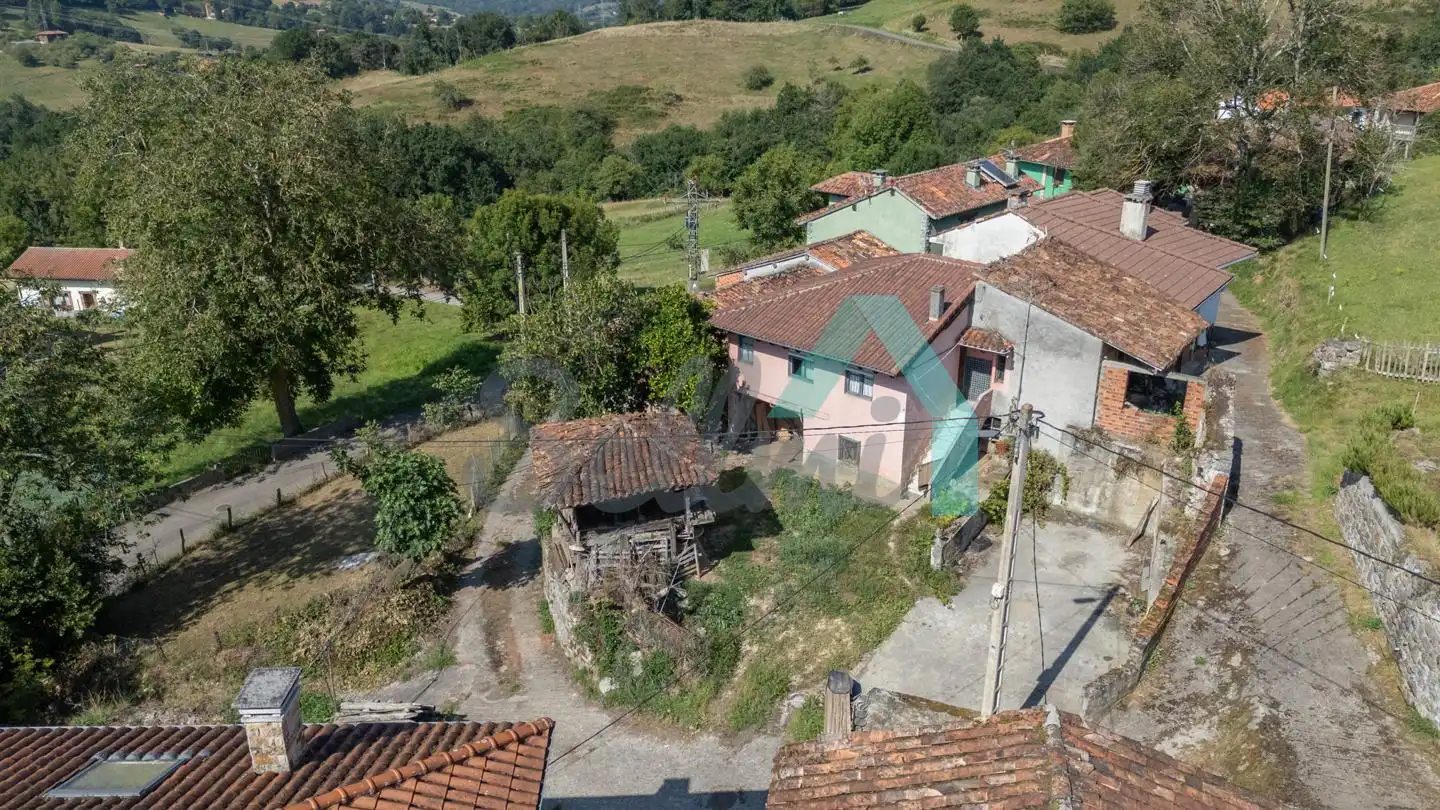 Houses for sale in Parres  with Heating, Private garden and Storage room