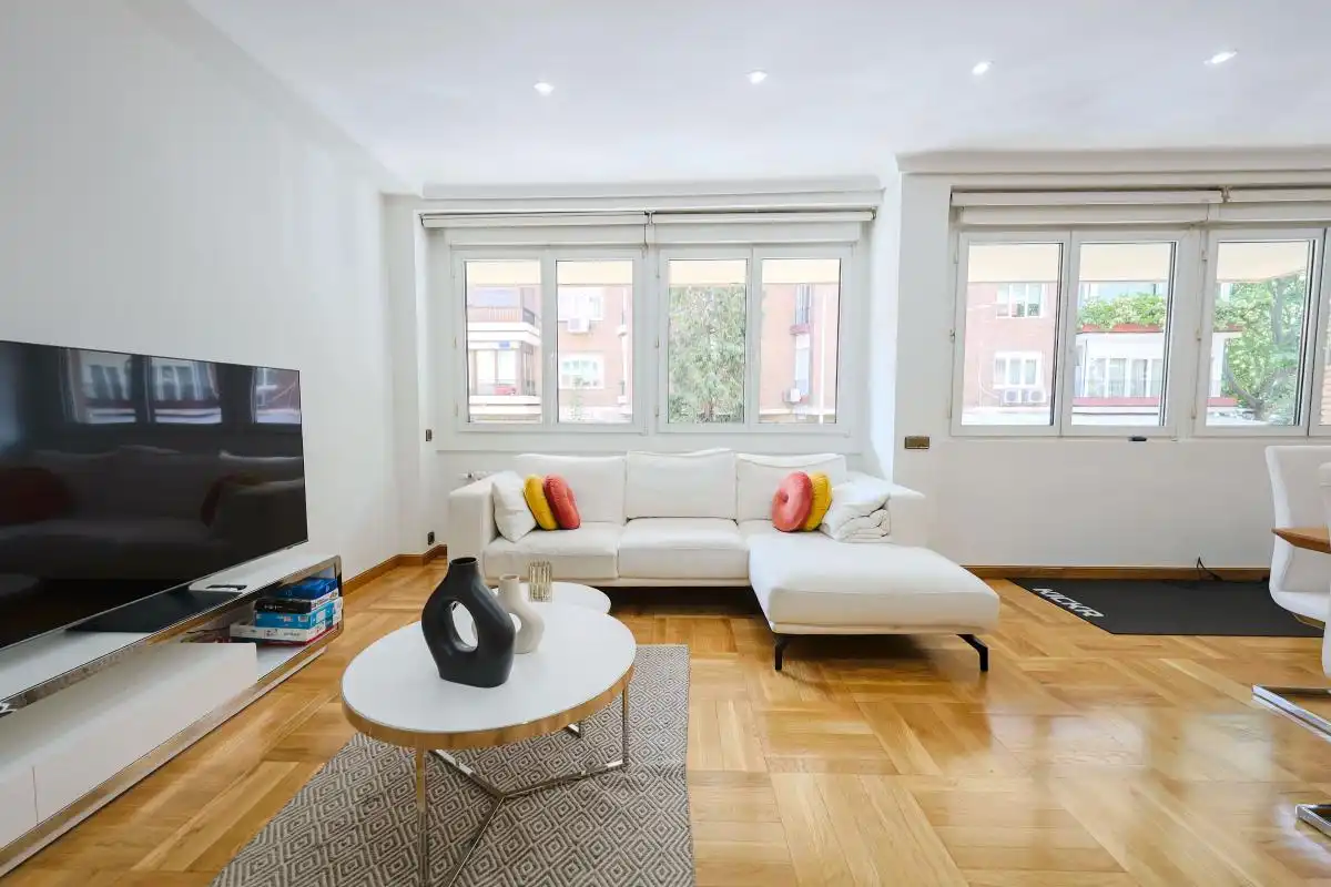 Wohnzimmer von Wohnung zum Verkauf in Madrid mit Klimaanlage, Heizung und Privatgarten