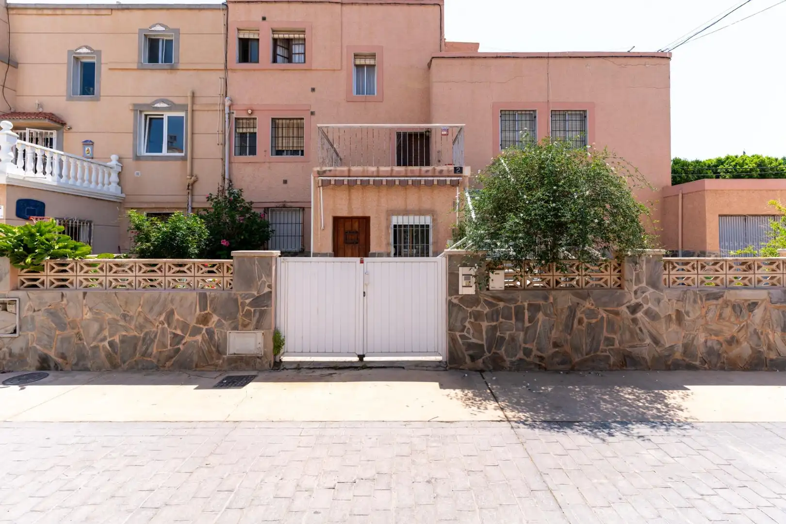 Außenansicht von Einfamilien-Reihenhaus zum Verkauf in Almería