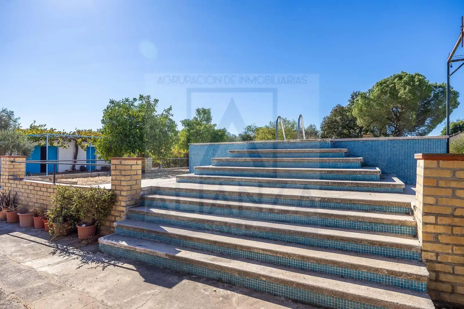 Houses for sale in Sanlúcar la Mayor, Sevilla